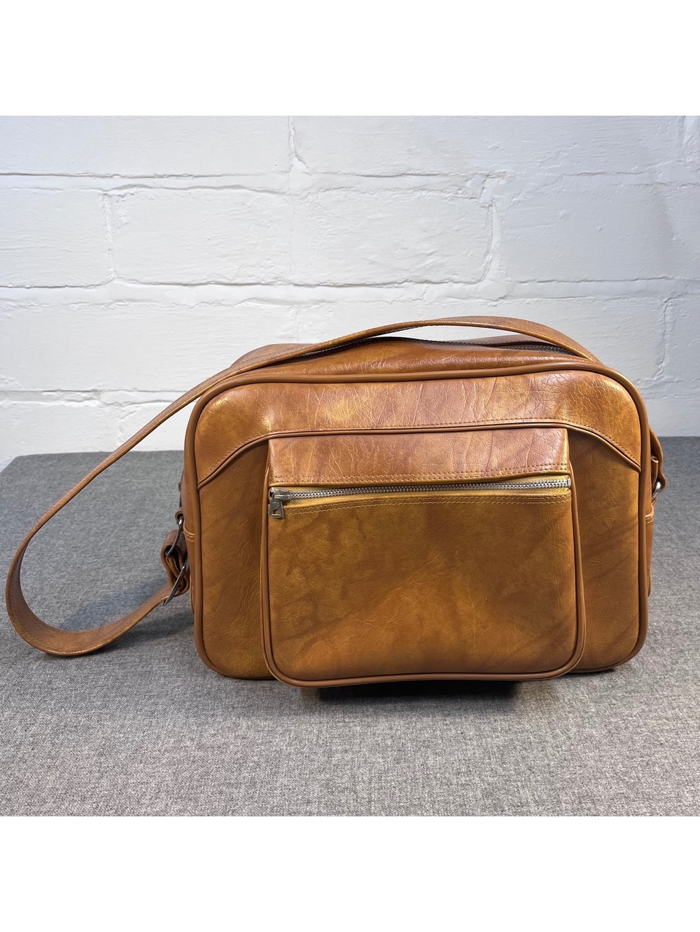 Vintage American Tourister Escort brown shoulder carry-on travel bag, Japan